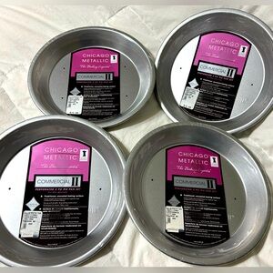 NWT Chicago Metallic Commercial
Perforated Pie pan Sets- 4 Sets